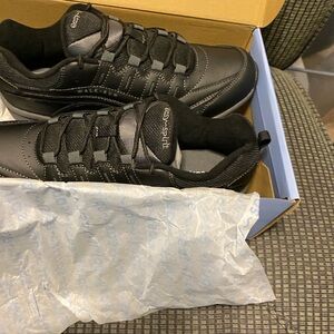 Easy Spirit Black Romy women’s classic sneaker